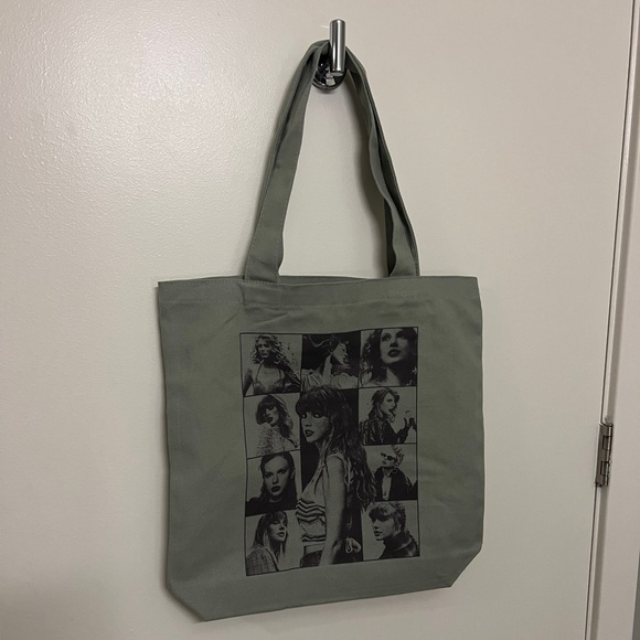 International Merch The Eras Tour Tote Bag Taylor Swift Dates Cities Gray Grey - Picture 1 of 8